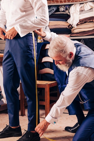 tailor near me taking measurement customer leg
